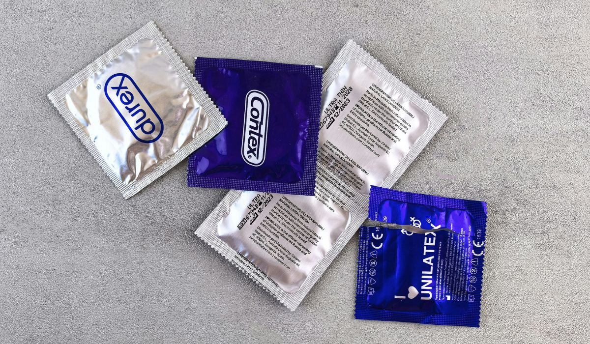 Nguy cơ khan hiếm bao cao su toàn cầu: Du khách cần chuẩn bị gì cho hành trình an toàn?